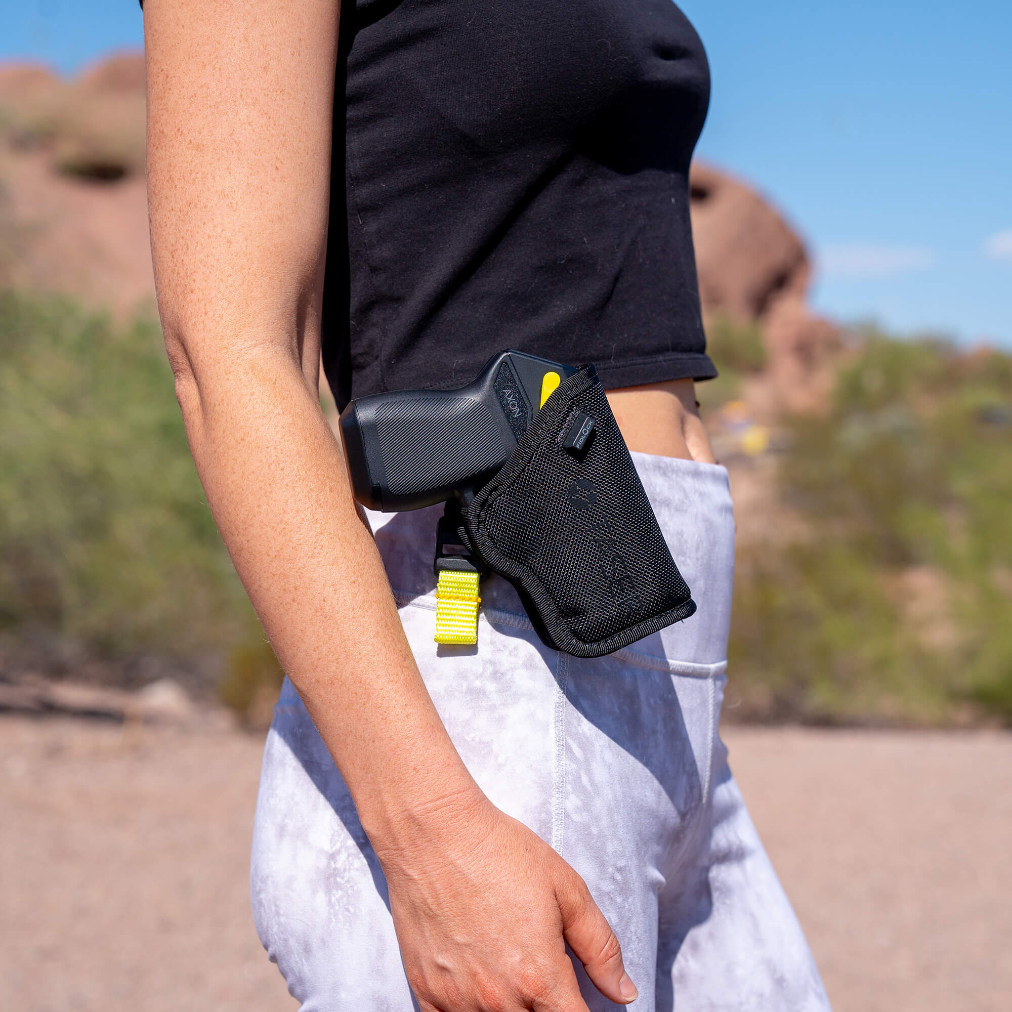 TASER Pulse 2 with extra Cartridges and Holster - Image 3